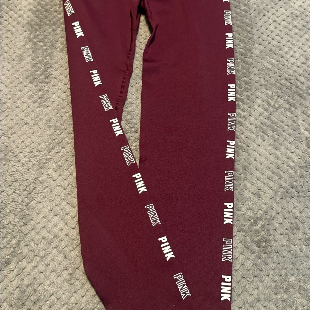 🔥 PINK Active Burgundy High-Rise Logo Leggings (Size Small) - Picture 3 of 6